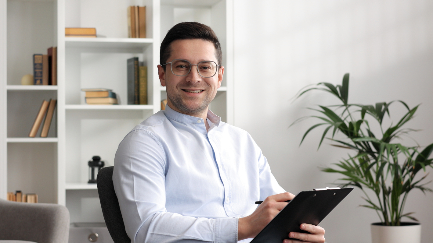 happy professional psychologist man sitting in cha K3PEUU3 1